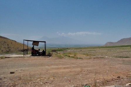 Schatten in der brütenden Hitze aber mit Blick auf den Ararat