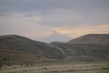 Von weitem haben wir immernoch den Ararat im Blick