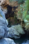Die Höhle geht ca. 100m in den Fels hinein