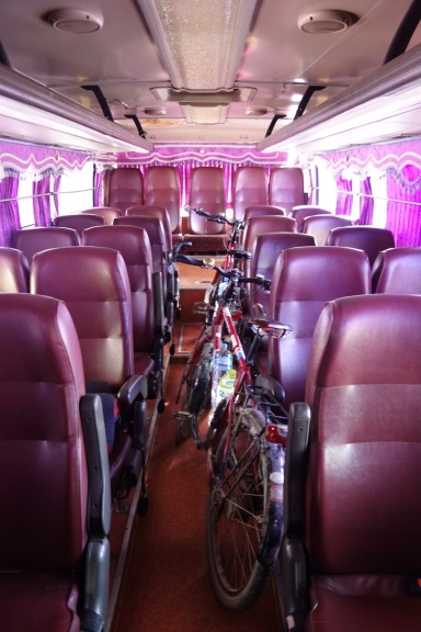 Überfahrt mit dem Bus nach Thailand